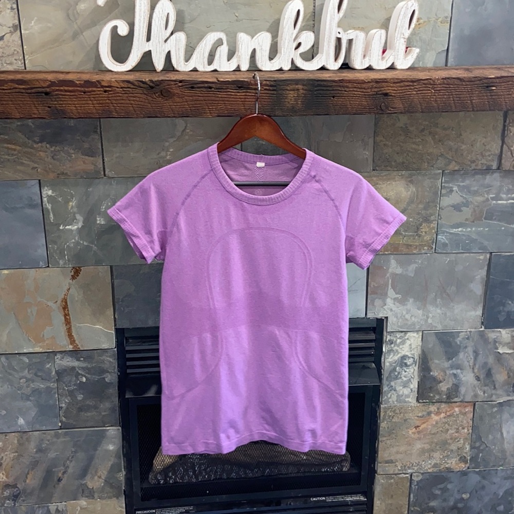 0122 Lululemon women’s swifty t-shirt size 12
